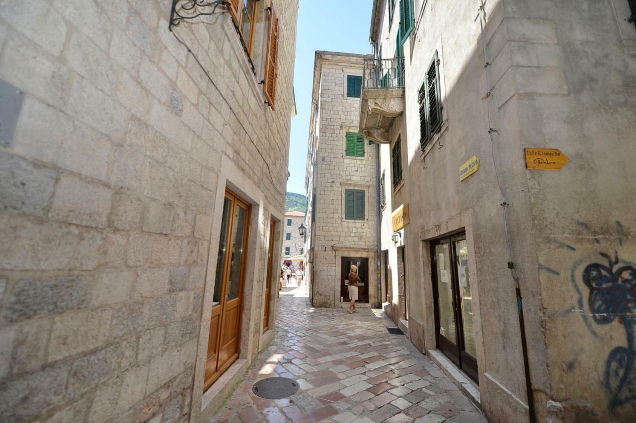 Apartmani Art Karampana Kotor Exterior photo